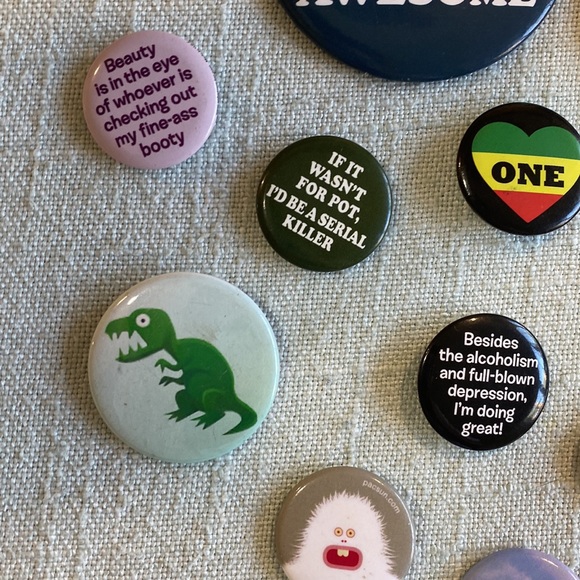 🌼 Button pin bundle - Picture 4 of 5